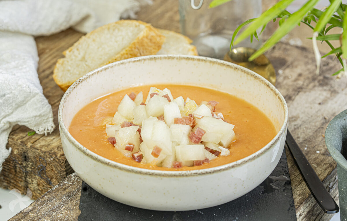 Salmorejo con melón y jamón